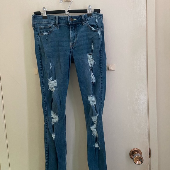 Hollister Ripped Jeans - Picture 2 of 4